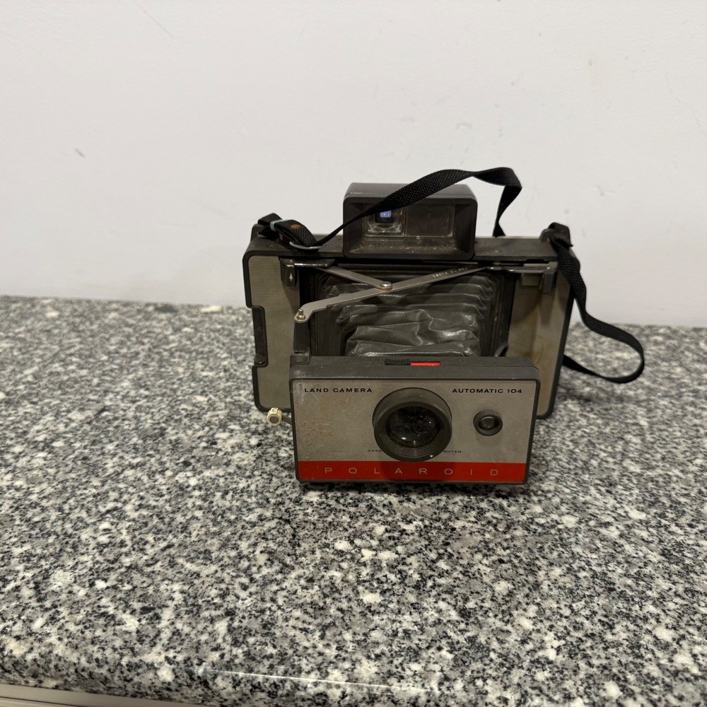 Polaroid Land Camera Automatic 104 Vintage Instant Film Camera‎